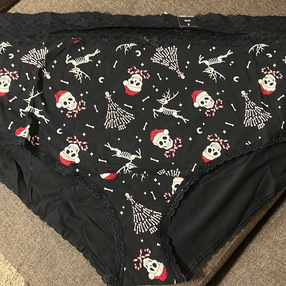 TORRID CURVE CHRISTMAS SKELETON SEXY BRIEF: BLACK: NEW WITH TAGS: SIZE 6